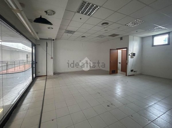 negozio in vendita a Brugherio