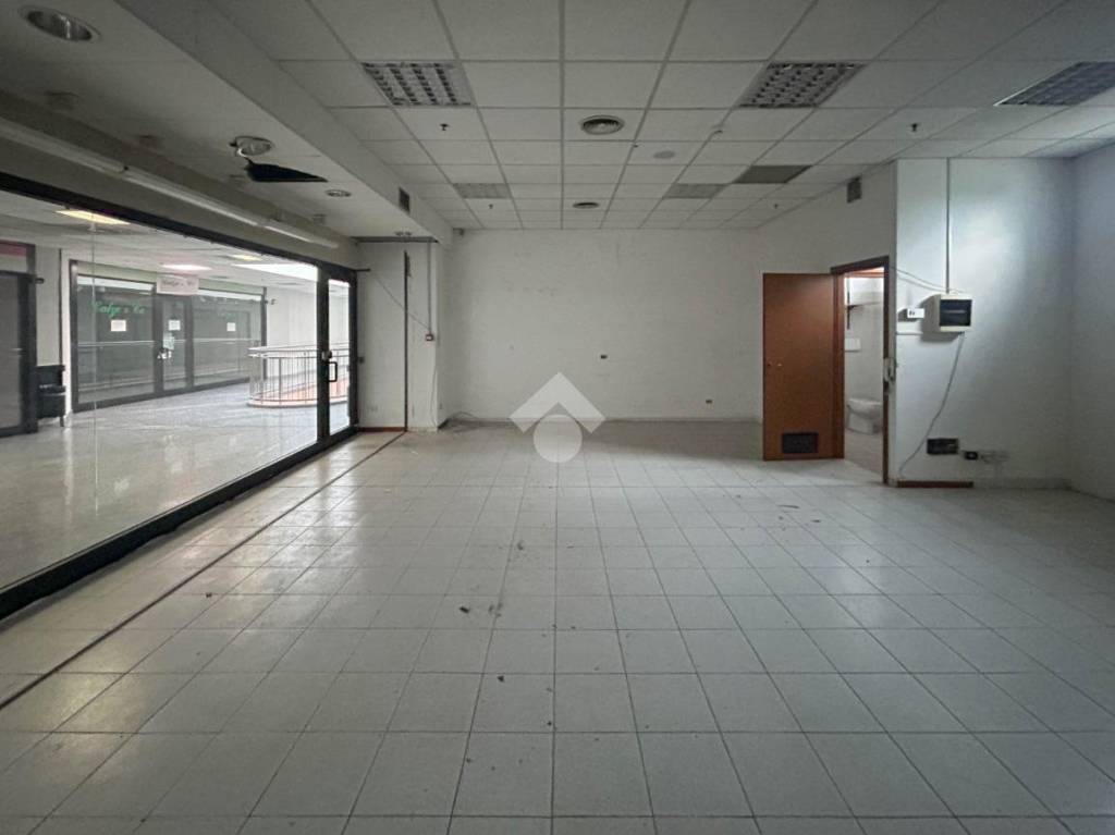 negozio in vendita a Brugherio