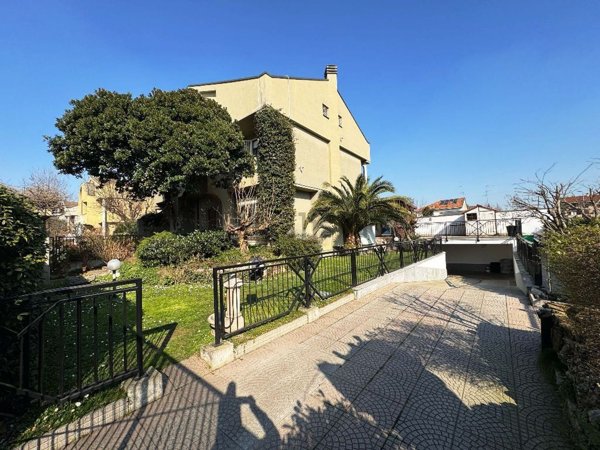 casa indipendente in vendita a Brugherio