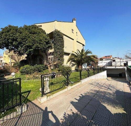 casa indipendente in vendita a Brugherio