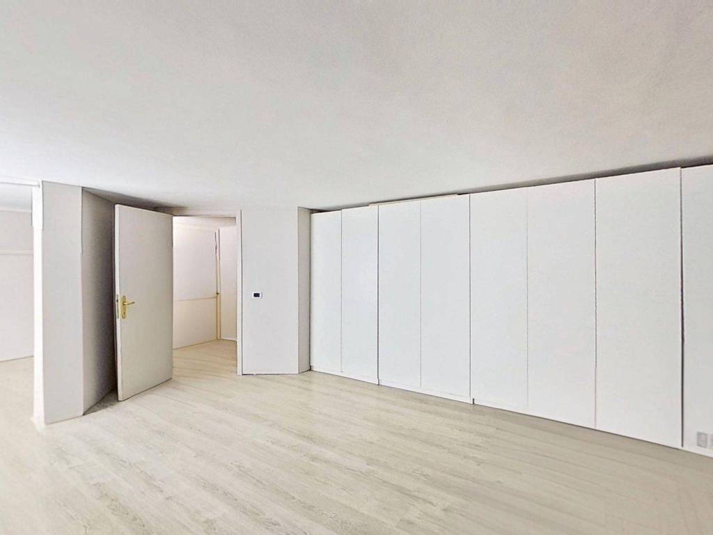 locale commerciale in vendita a Brugherio