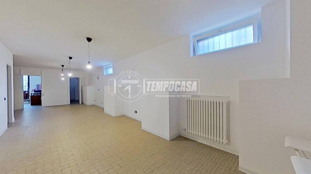 negozio in vendita a Brugherio