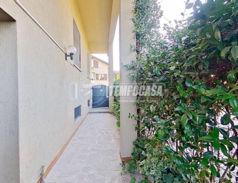 negozio in vendita a Brugherio