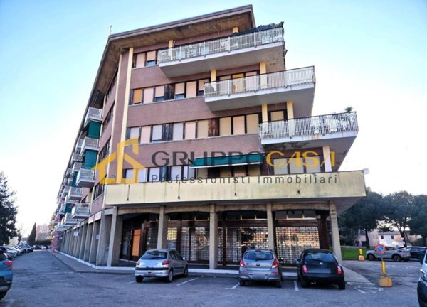 negozio in vendita a Brugherio