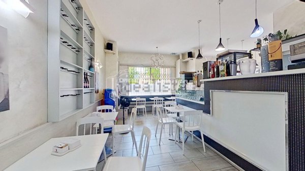 locale commerciale in vendita a Brugherio