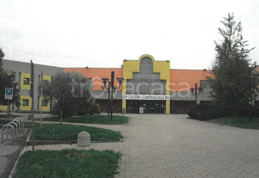 negozio in vendita a Brugherio