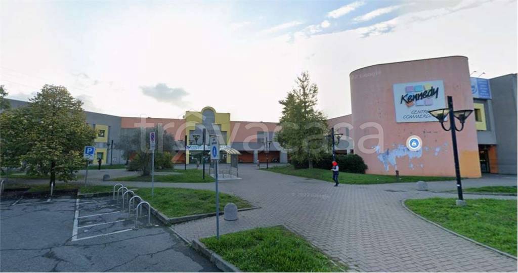 negozio in vendita a Brugherio