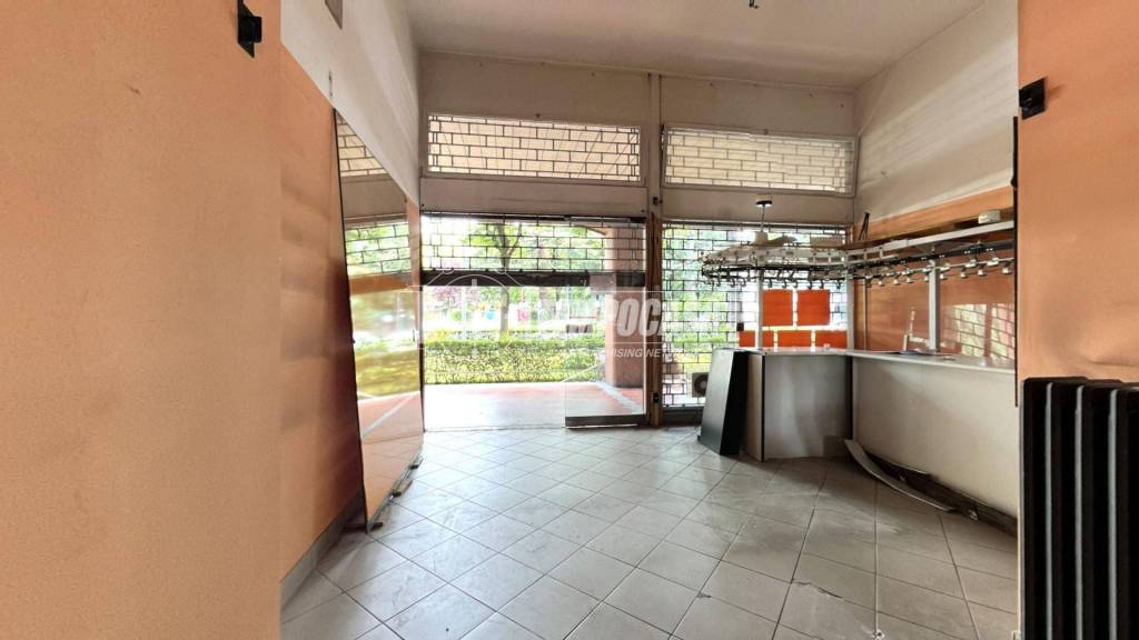 negozio in vendita a Brugherio