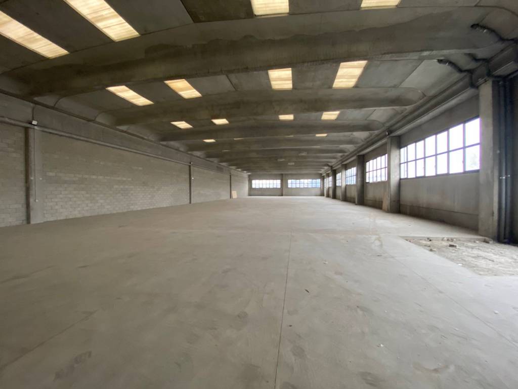 locale commerciale in vendita a Brugherio