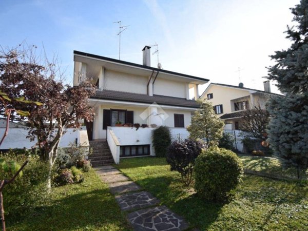 casa indipendente in vendita a Brugherio