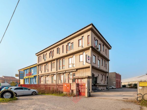 capannone in vendita a Brugherio