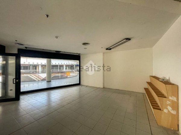 negozio in vendita a Brugherio