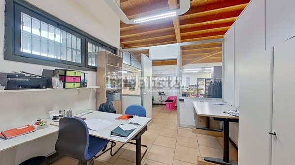 locale commerciale in vendita a Brugherio