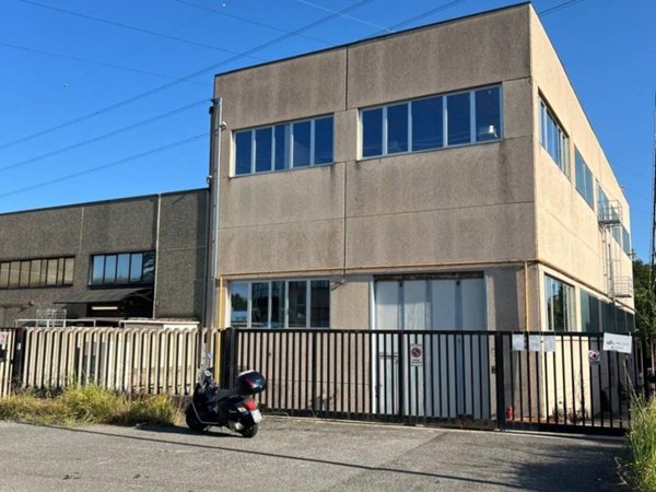 locale commerciale in vendita a Brugherio