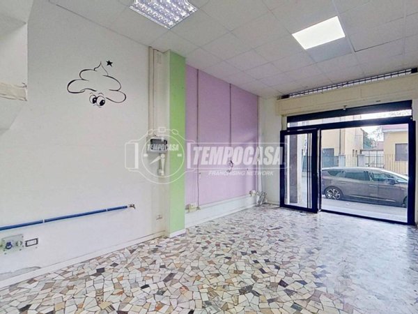 negozio in vendita a Brugherio