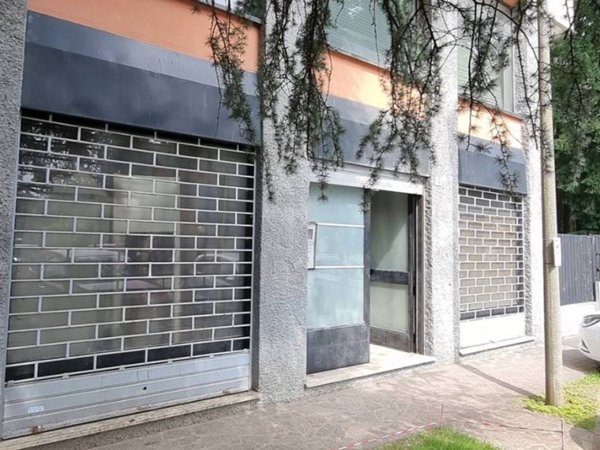 negozio in vendita a Brugherio