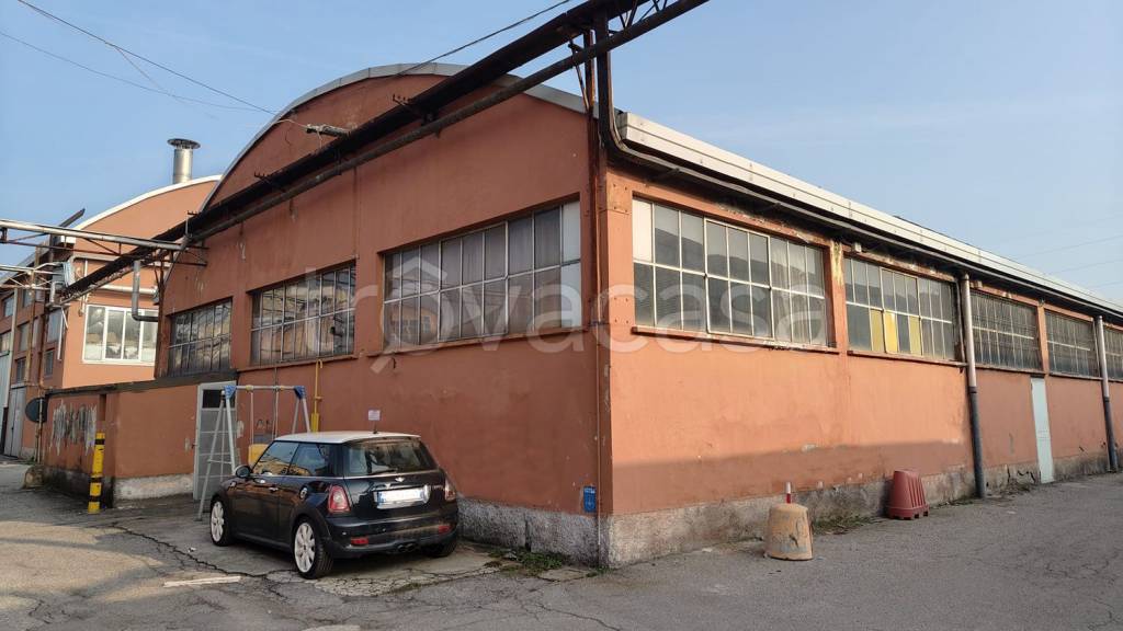 capannone in vendita a Brugherio