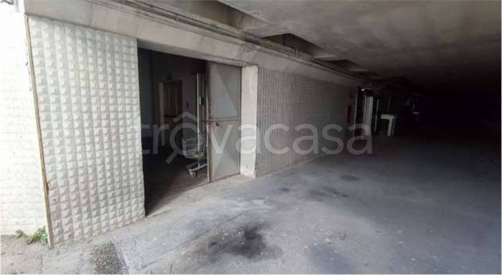 locale commerciale in vendita a Brugherio