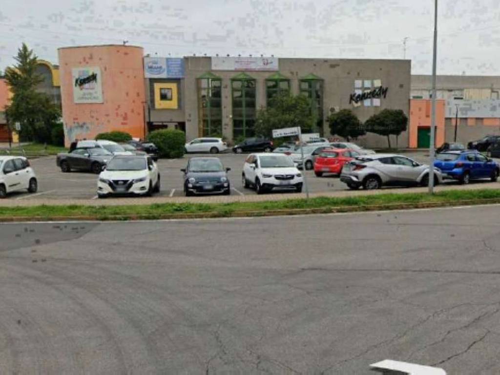 negozio in vendita a Brugherio