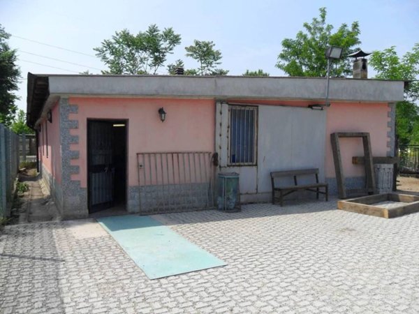 locale commerciale in vendita a Brugherio