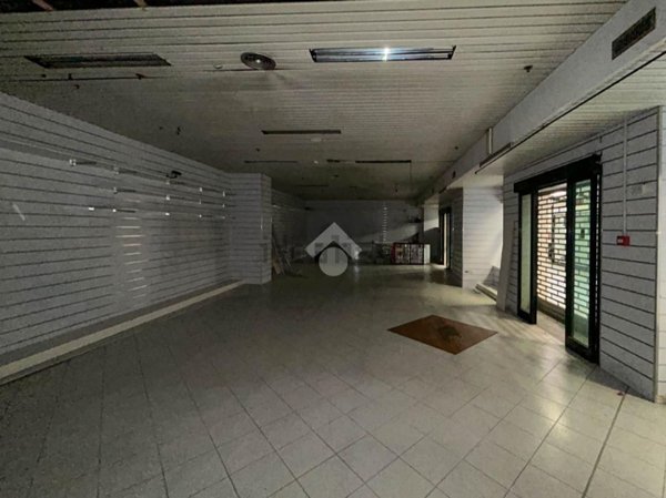 negozio in vendita a Brugherio