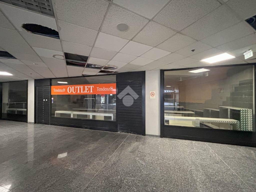 negozio in vendita a Brugherio