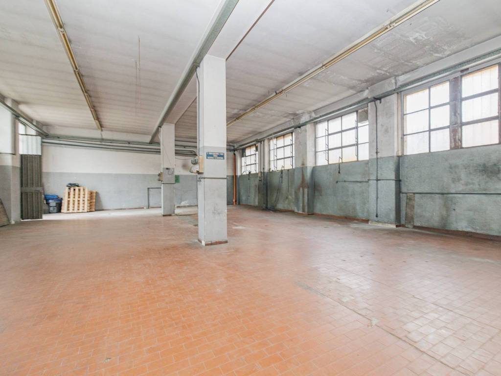 locale di sgombero in vendita a Brugherio