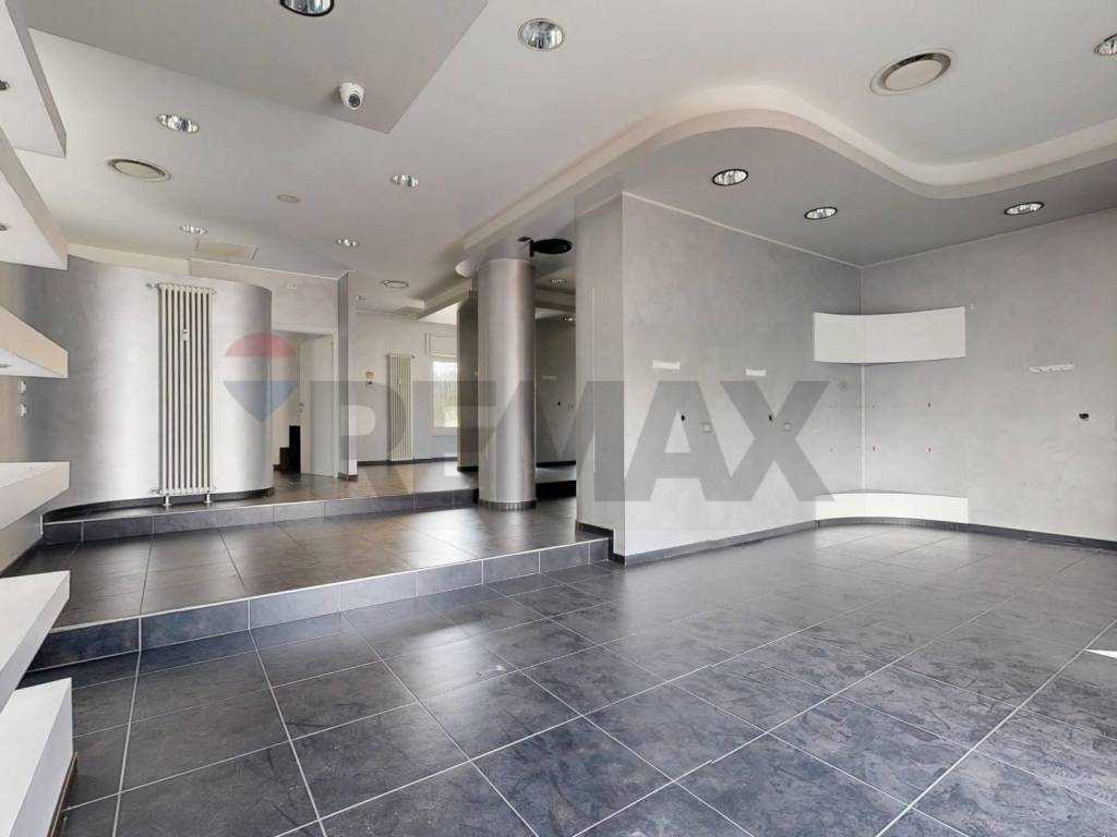 negozio in vendita a Brugherio