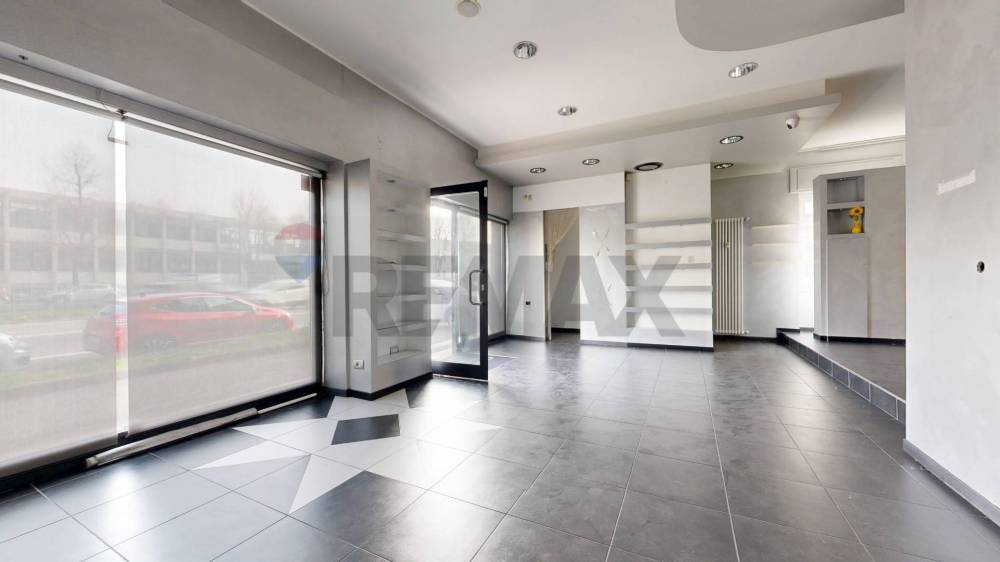 negozio in vendita a Brugherio