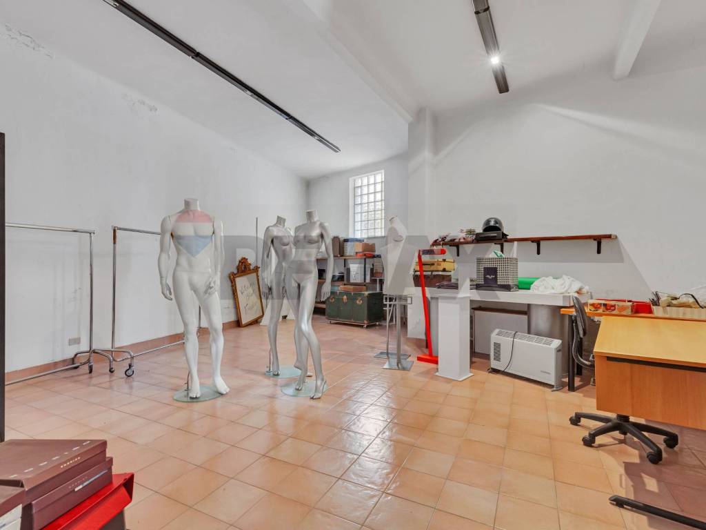 negozio in vendita a Brugherio