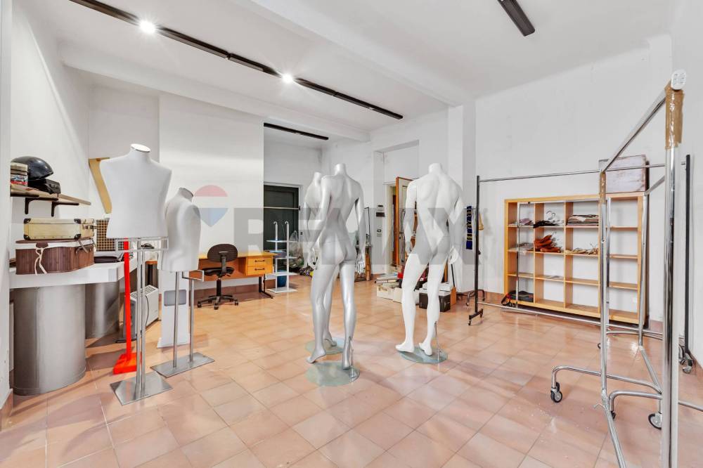 negozio in vendita a Brugherio