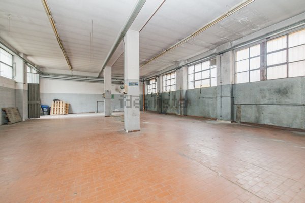 locale di sgombero in vendita a Brugherio
