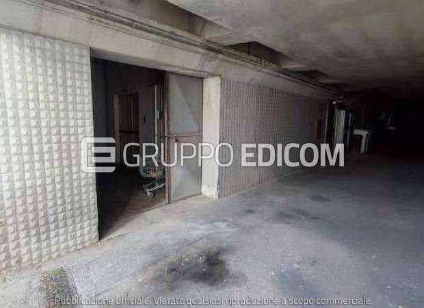 locale commerciale in vendita a Brugherio