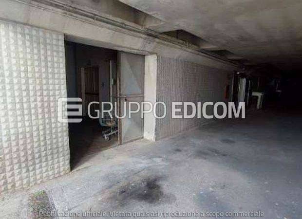 locale commerciale in vendita a Brugherio