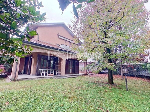 casa indipendente in vendita a Brugherio