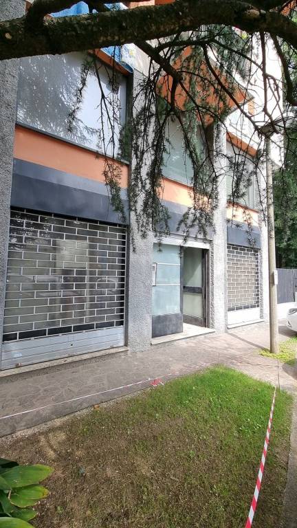 negozio in vendita a Brugherio