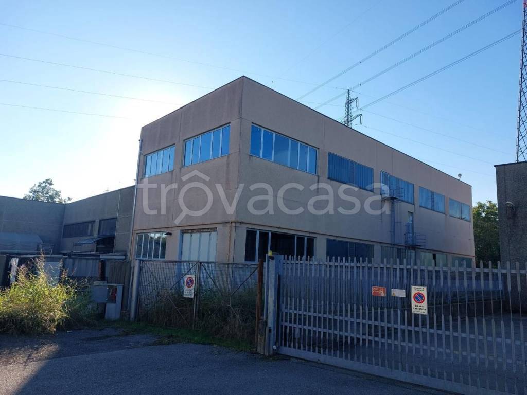 locale commerciale in vendita a Brugherio