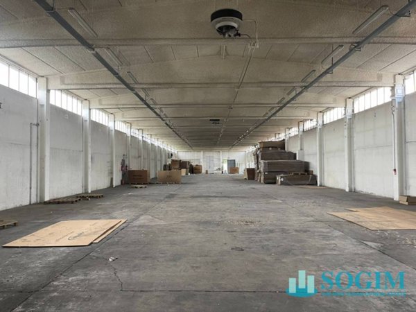 locale commerciale in vendita a Brugherio