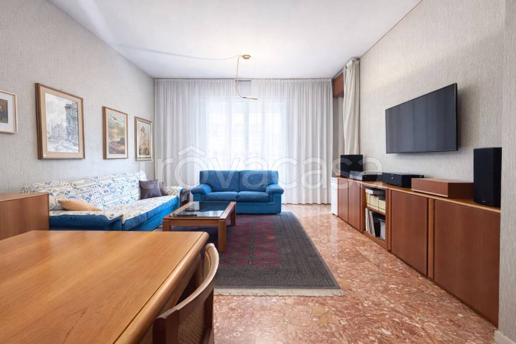 casa indipendente in vendita a Brugherio in zona Dorderio