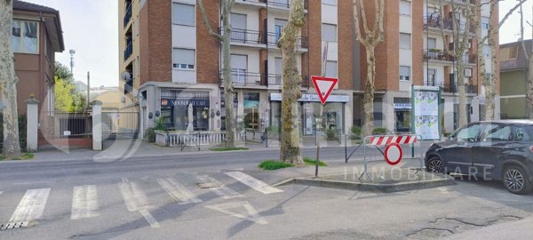 negozio in vendita a Brugherio