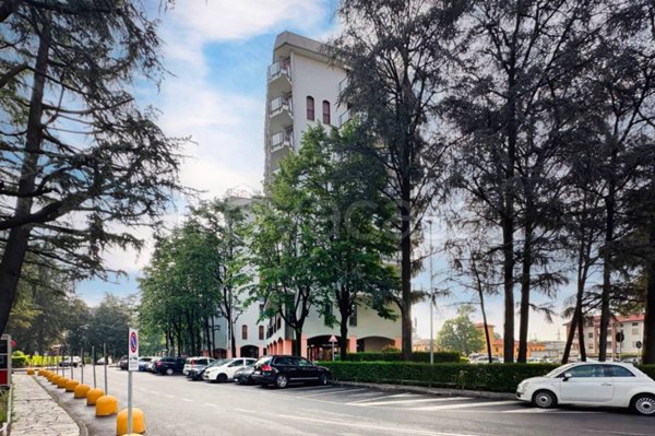 negozio in vendita a Brugherio