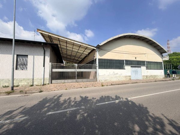 locale commerciale in vendita a Brugherio
