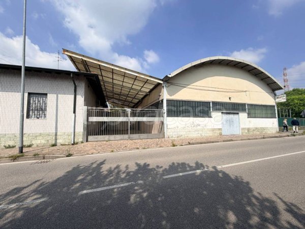 locale commerciale in vendita a Brugherio