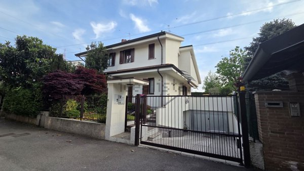 casa indipendente in vendita a Brugherio