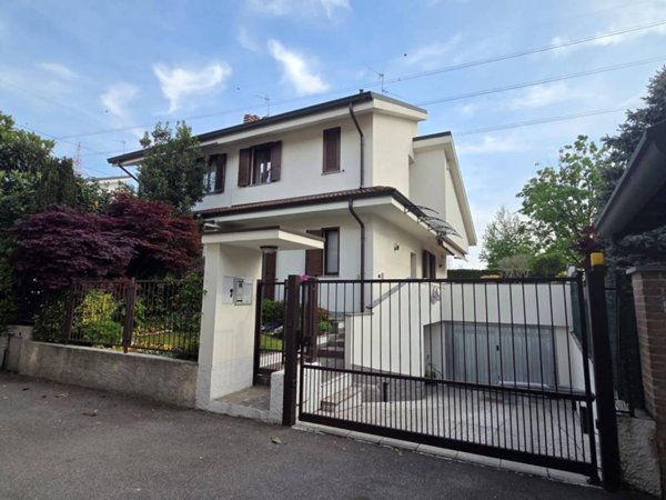 casa indipendente in vendita a Brugherio