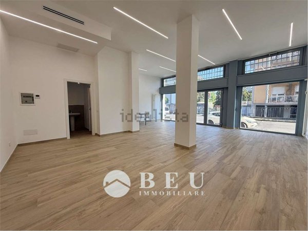 locale commerciale in vendita a Brugherio