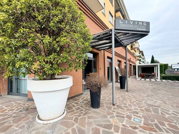 negozio in vendita a Brugherio