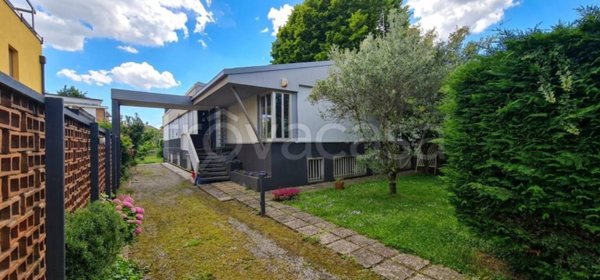 casa indipendente in vendita a Brugherio in zona Dorderio