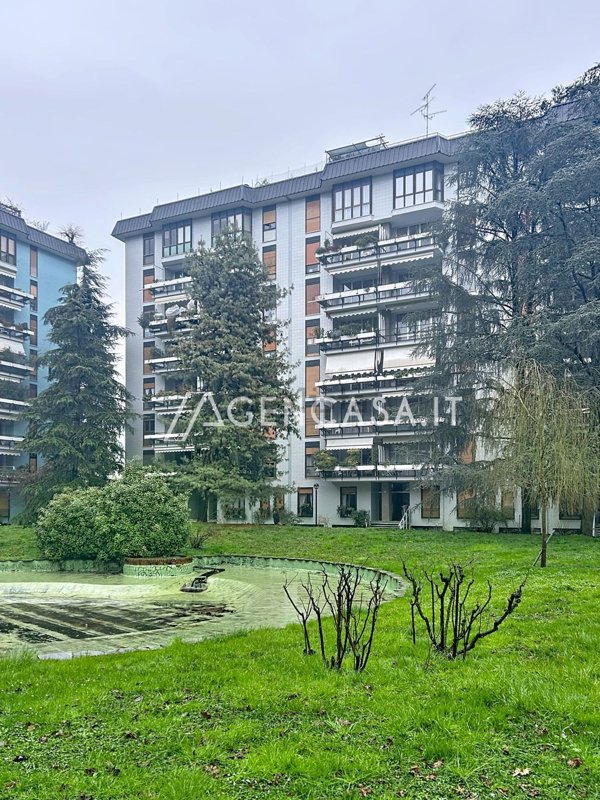 appartamento in vendita a Brugherio in zona Dorderio
