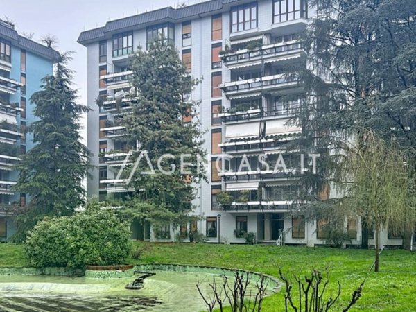 appartamento in vendita a Brugherio in zona Dorderio